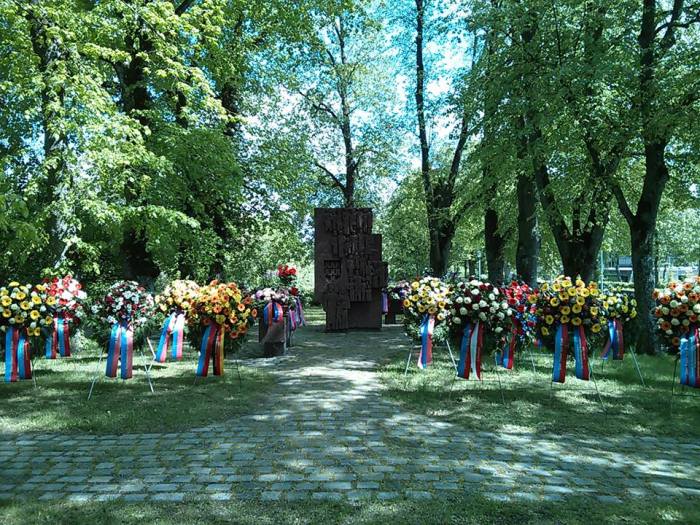 481403_653154798034180_1110829619_n