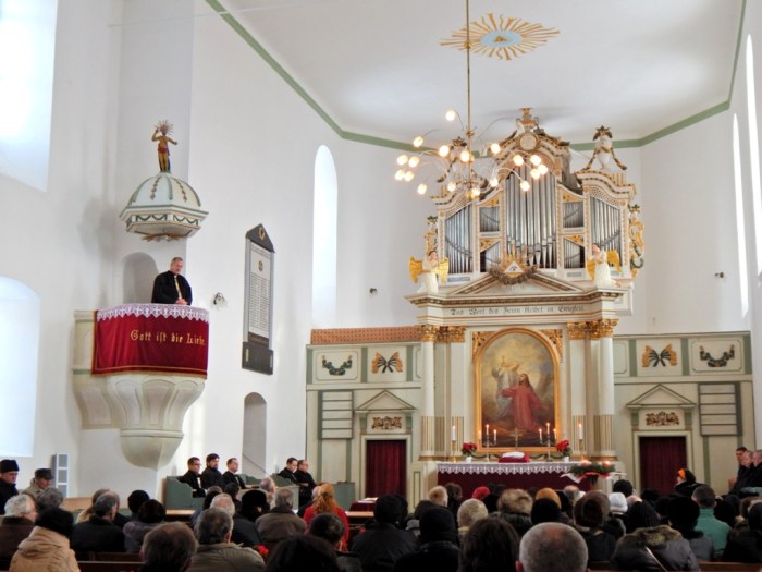 Biserica din Bod la slujba de  inaugurare din decembrie 2013.  Foto: Anamaria Ravar