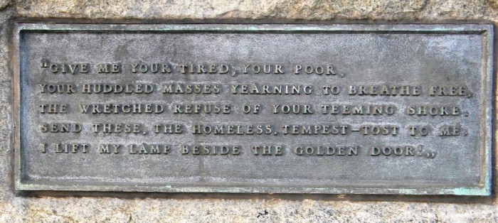 Placa inscriptionata pe Statuia Libertatii, NY