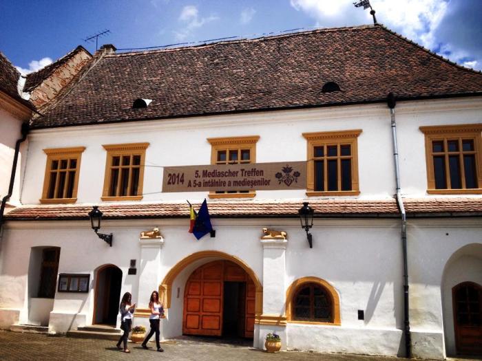 1743427_769746123076763_61381509_n